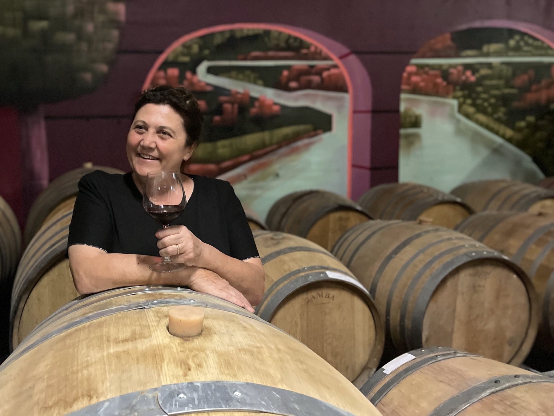 Fiorella Bertino in cantina, tra le botti